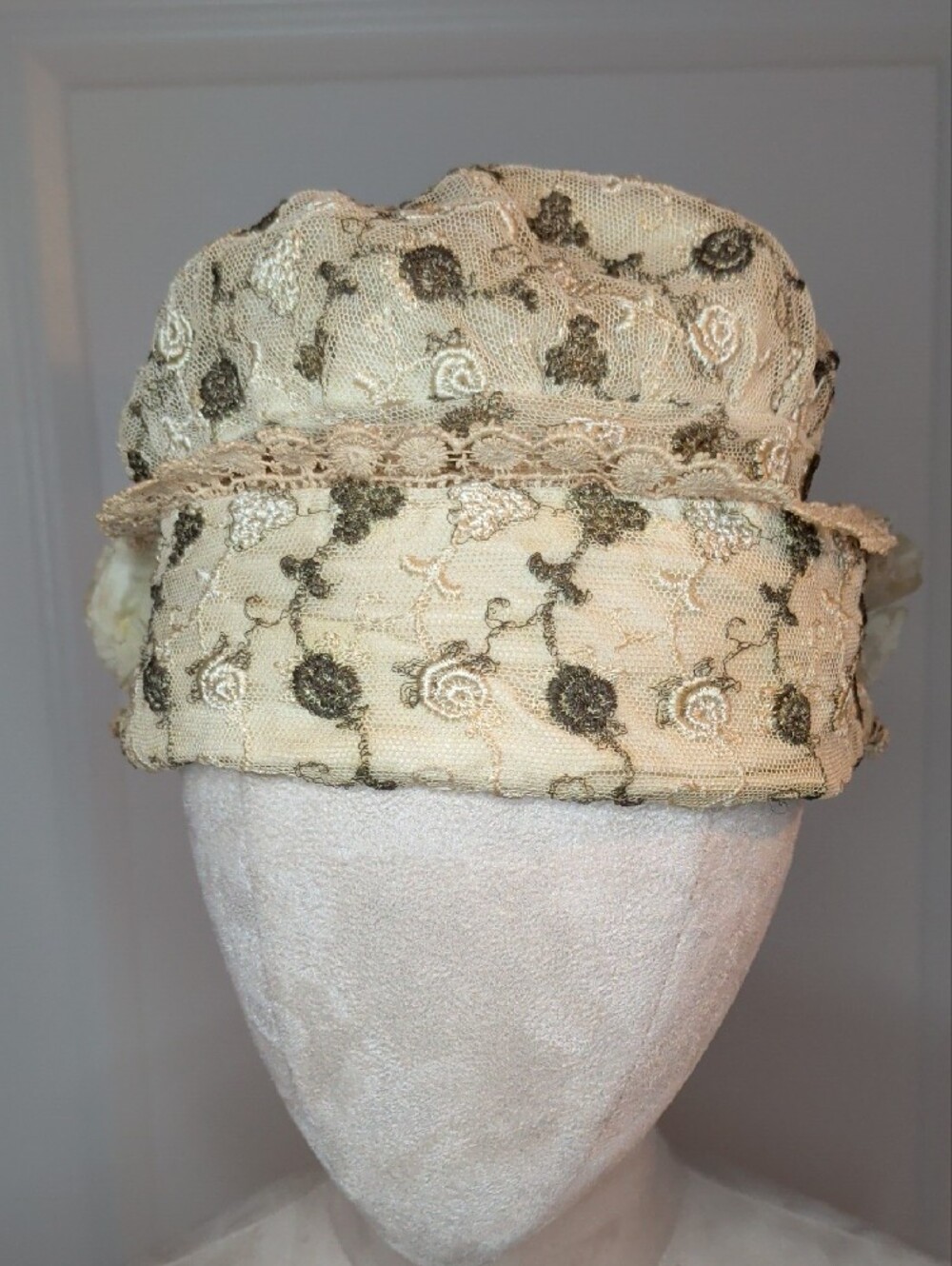 Antique 1920s Lace Boudoir Cap Ivory & Olive Green Floral Rose Accent 20-21" - Picture 6 of 11